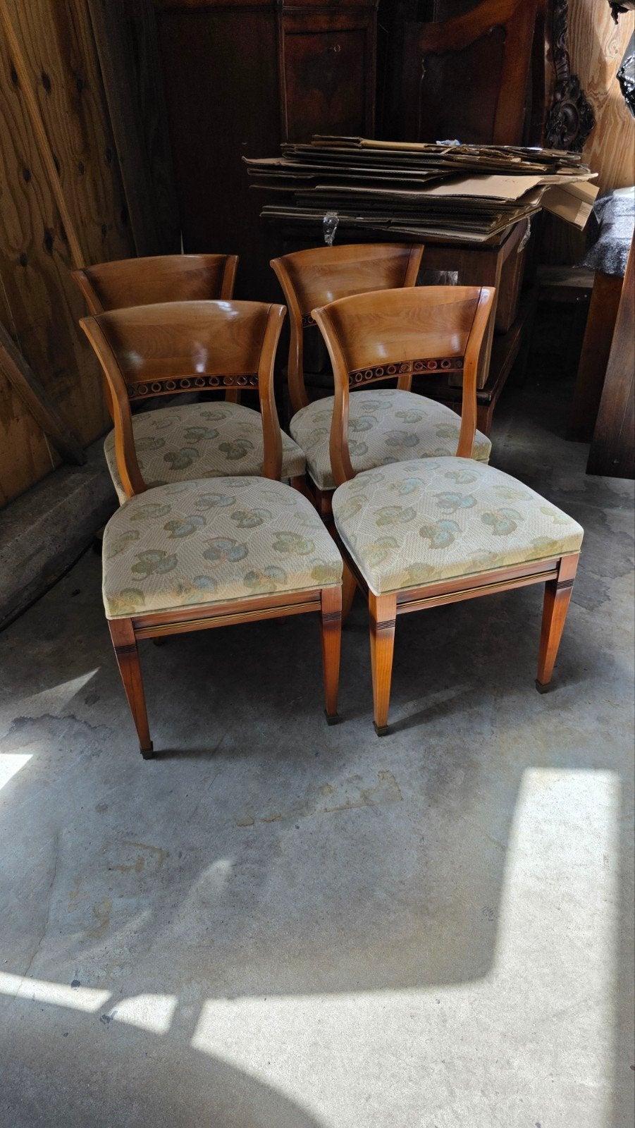 4 kersenhouten stoelen € 75