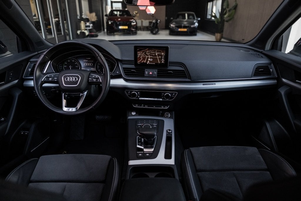 Audi Q5 55 TFSI PHEV S Line | Quattro | Camera | Stoelverwar, 12 maanden, 4 cilinders, Blauw, Plug-in hybride