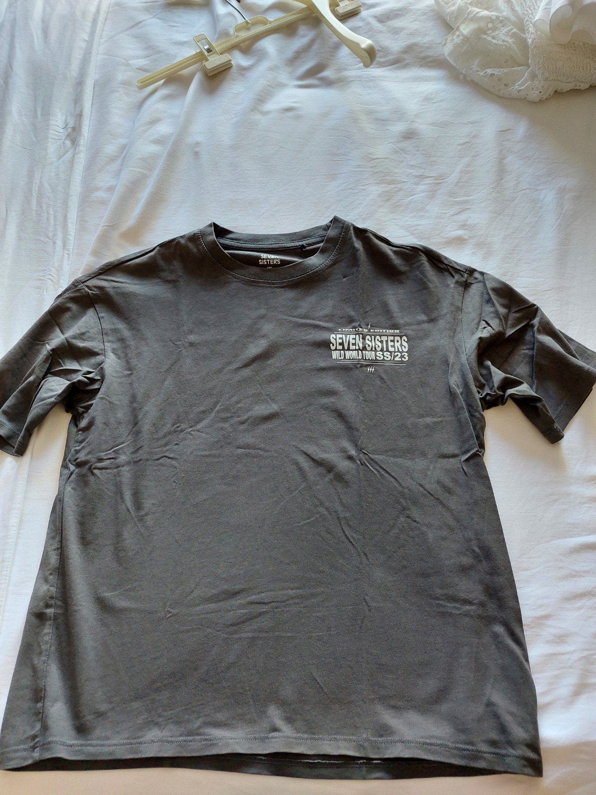 Seven Sisters T-shirt grijs XXS - Wild World Tour SS/23, Kleding | Dames, Ophalen, Seven Sisters, Zo goed als nieuw, Korte mouw