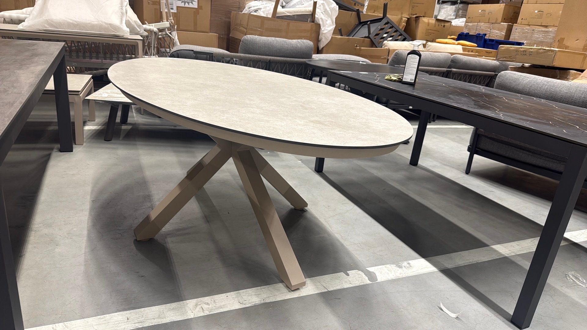 Oblong Trespa Ophira Tierra Outdoor 200cm, Ophalen of Verzenden, Zo goed als nieuw, Ovaal, Aluminium