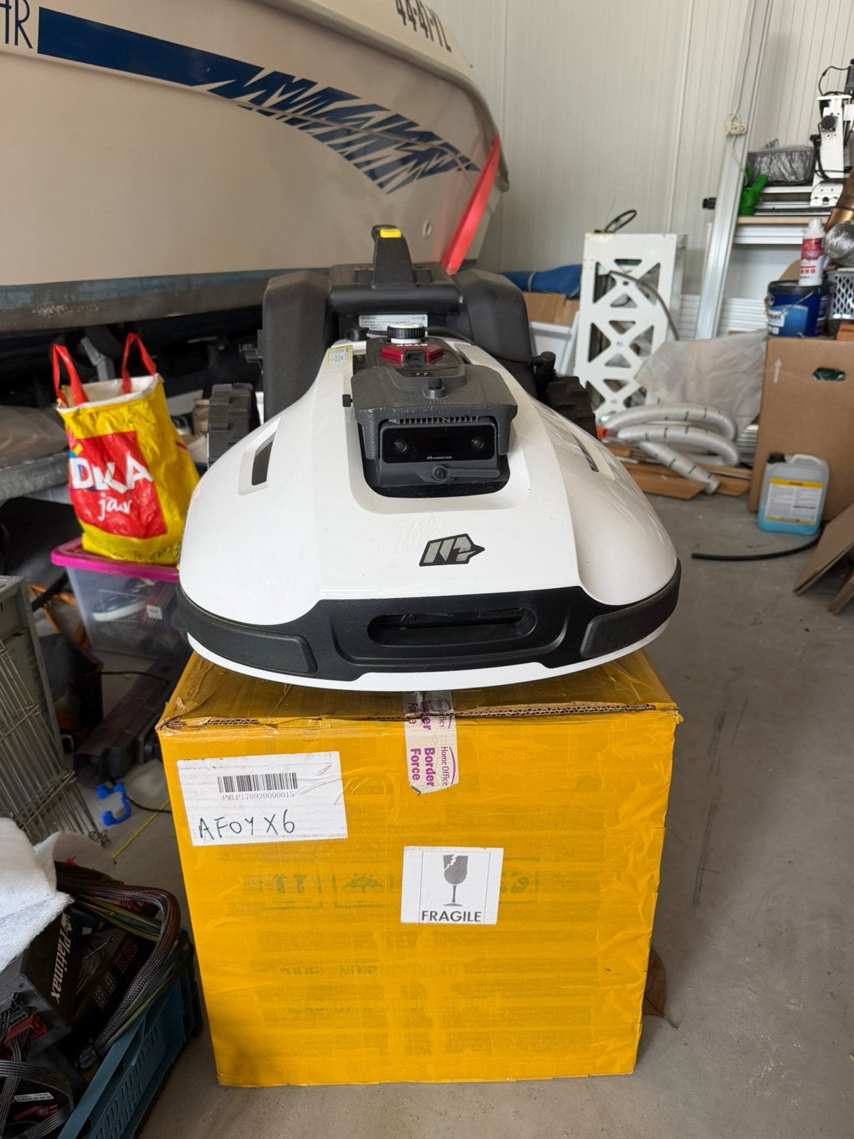 Mammotion Yuka 2000 robotmaaier compleet+veegkit+RTK-station, Ophalen, Zo goed als nieuw