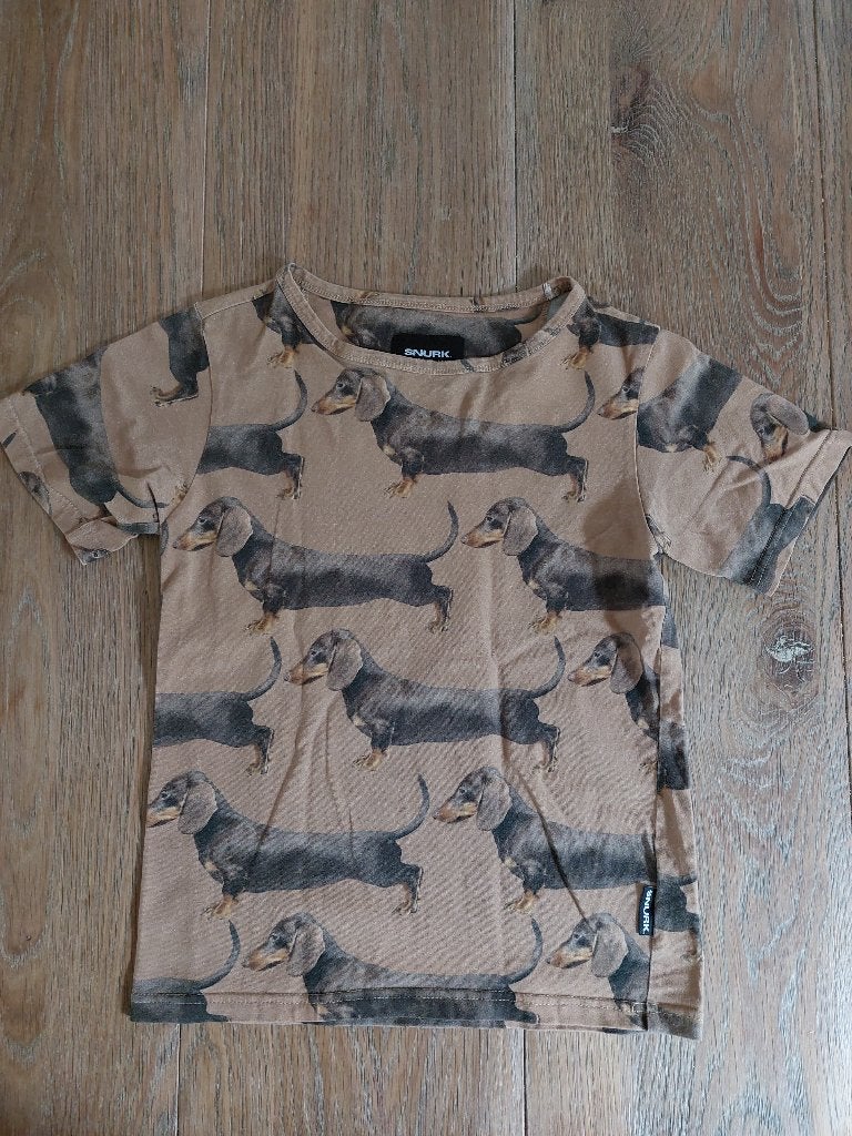T-shirt tekkel ‘James Brown’ van Snurk – maat 128 (7-8 jaar), Ophalen of Verzenden, Gebruikt, Jongen of Meisje, Shirt of Longsleeve