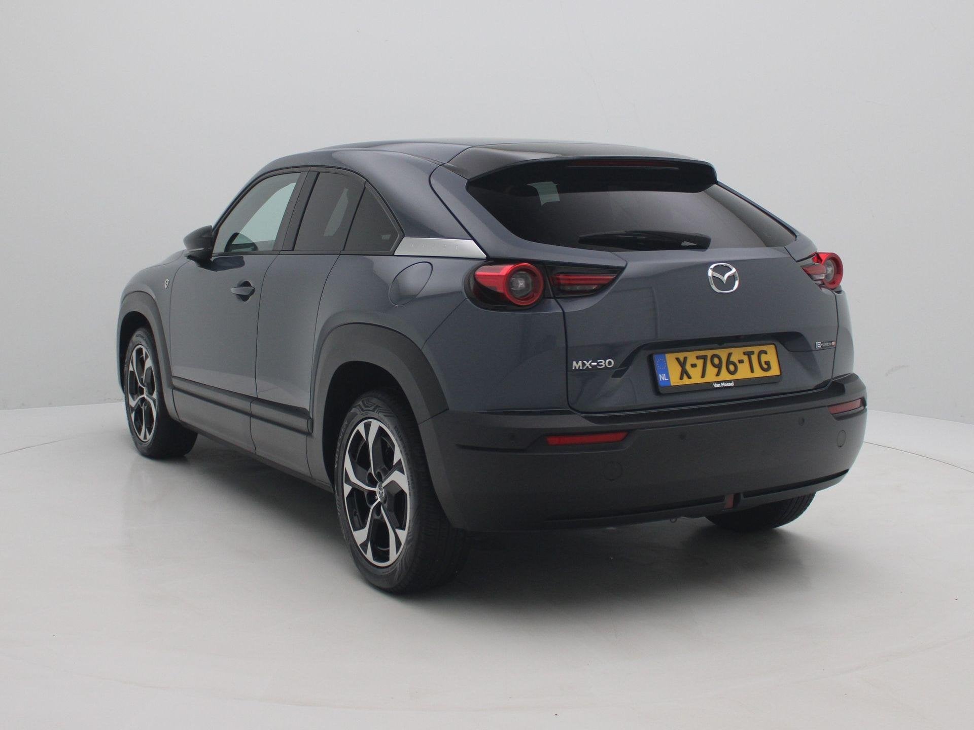 Mazda MX-30 e-SkyActiv R-EV 170 Makoto | Navi | Premium Pack, Auto's, Mazda, Gebruikt, Leder en Stof, Bedrijf, Hybride Elektrisch/Benzine