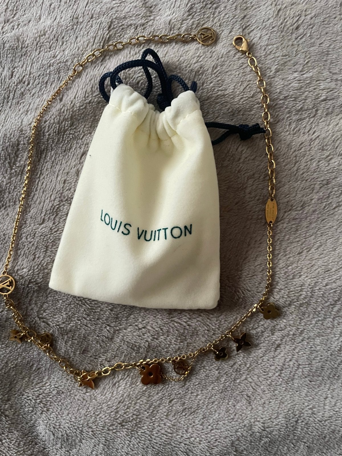 Louis Vuitton Ketting Goudkleurig met bedels, Sieraden, Tassen en Uiterlijk, Kettingen, Ophalen of Verzenden, Zo goed als nieuw