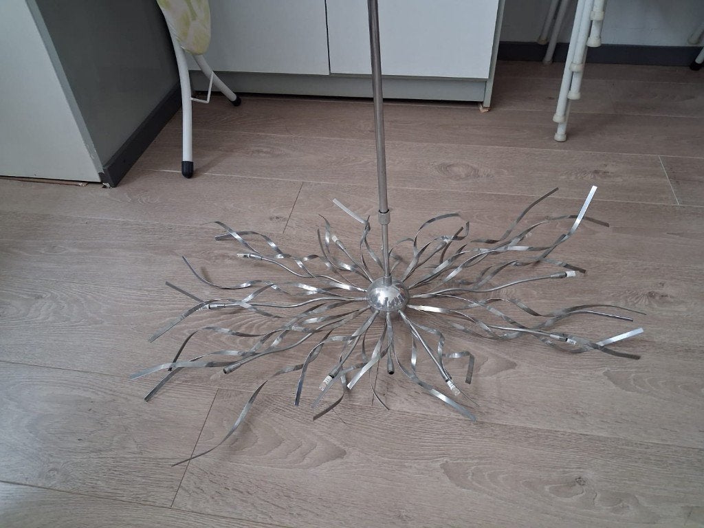 Aparte zilverkleurige metalen hanglamp, Huis en Inrichting, Lampen | Hanglampen, Ophalen, Zo goed als nieuw, Modern
