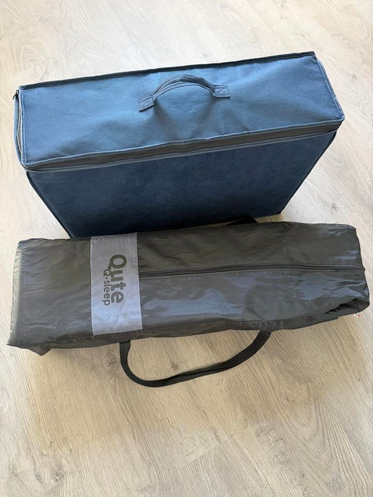 Qute Q-sleep campingbedje met matras, Kinderen en Baby's, Babywiegjes en Ledikanten, Ophalen, Zo goed als nieuw, Reisbedje