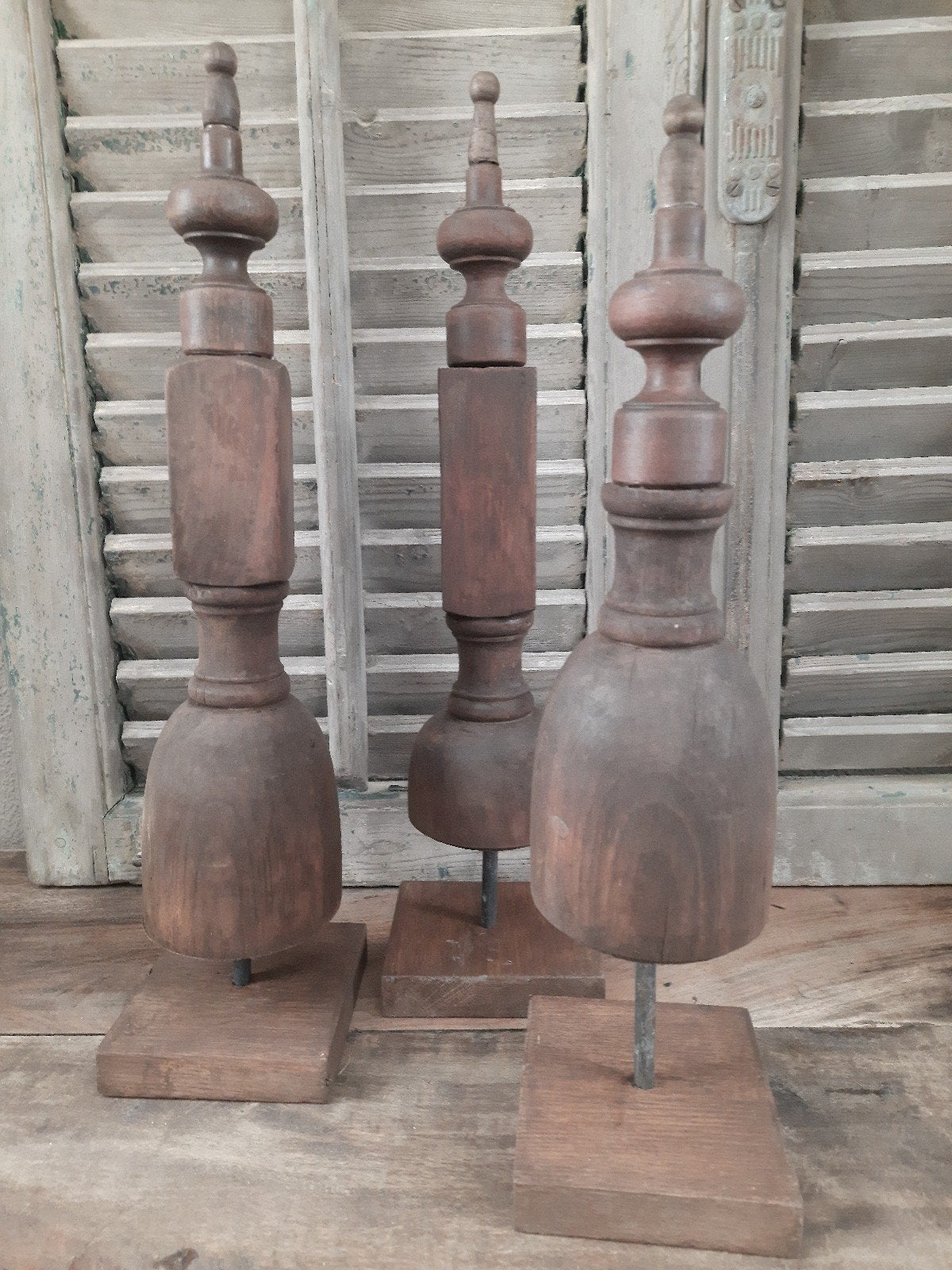 Drie houten pinakels op voet ornament pinakel stoer sober, Ophalen, Gebruikt, Hout