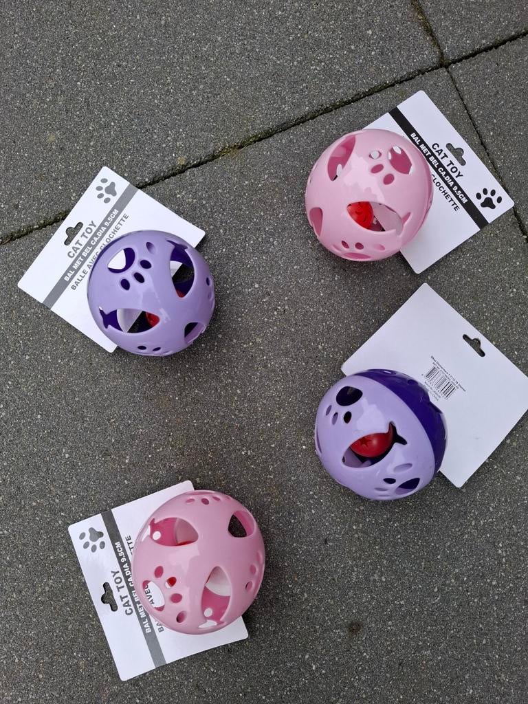 Super leuke katten ballen met bel bal erin 10 cm, Ophalen of Verzenden, Nieuw