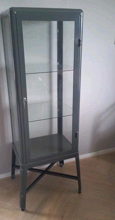 ikea Fabrikor vitrinekast, Huis en Inrichting, Kasten | Vitrinekasten, Ophalen, Met deur(en), 50 tot 100 cm, Zo goed als nieuw