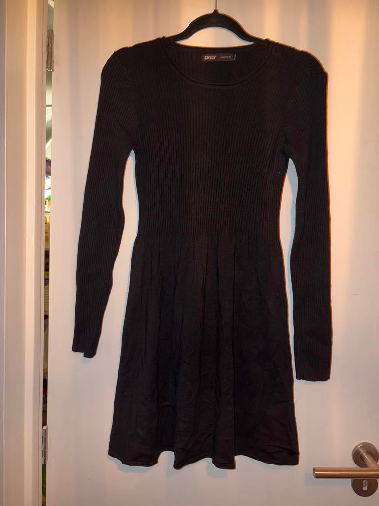 Zwart jurkje peplum model maat M, Kleding | Dames, Jurken, Zo goed als nieuw, Maat 38/40 (M), Zwart, Boven de knie, Ophalen of Verzenden