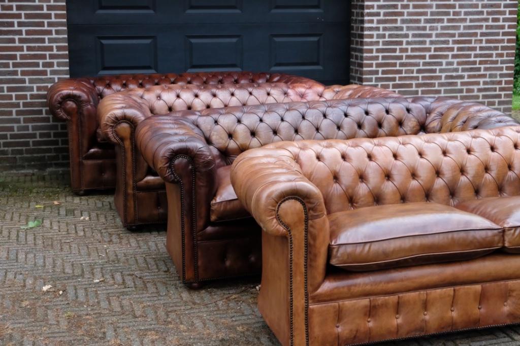 OUTLET: origineel Engelse banken - fauteuils - footstools, Ophalen, Minder dan 75 cm, Driepersoons, Leer