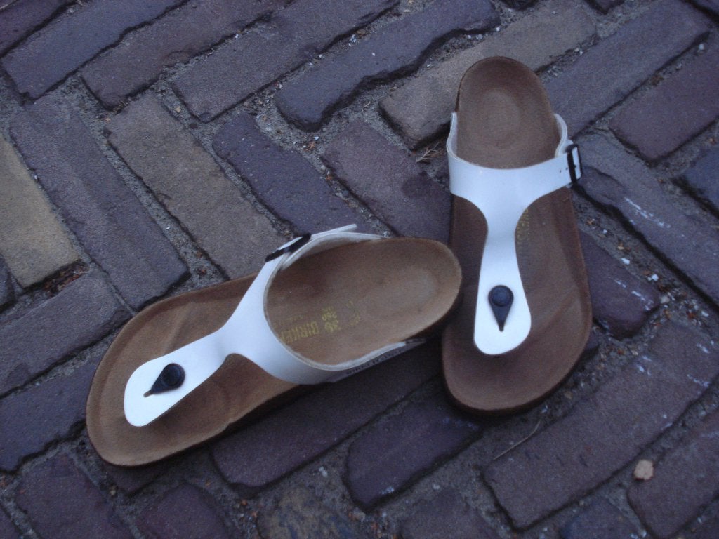 BIRKENSTOCK GIZEH 39 WIT NU GRATIS VERZENDING PER POST, Kleding | Dames, Schoenen, Slippers, Verzenden, Wit, Zo goed als nieuw