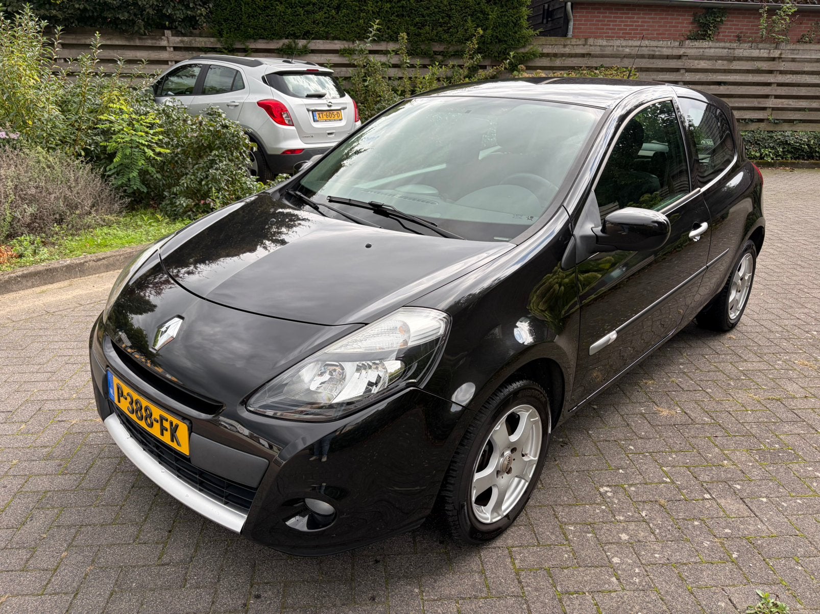 Renault Clio 1.2 16V 55KW 3-DRS 2012 Zwart, Auto's, Voorwielaandrijving, 527 kg, 4 cilinders, Handgeschakeld