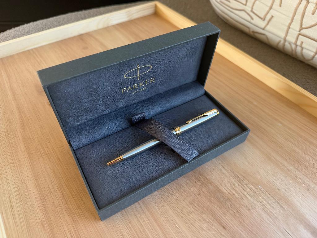 Parker Sonnet Ballpoint Balpen Stainless Steel GT, Verzamelen, Pennenverzamelingen, Met doosje, Ophalen of Verzenden, Zo goed als nieuw