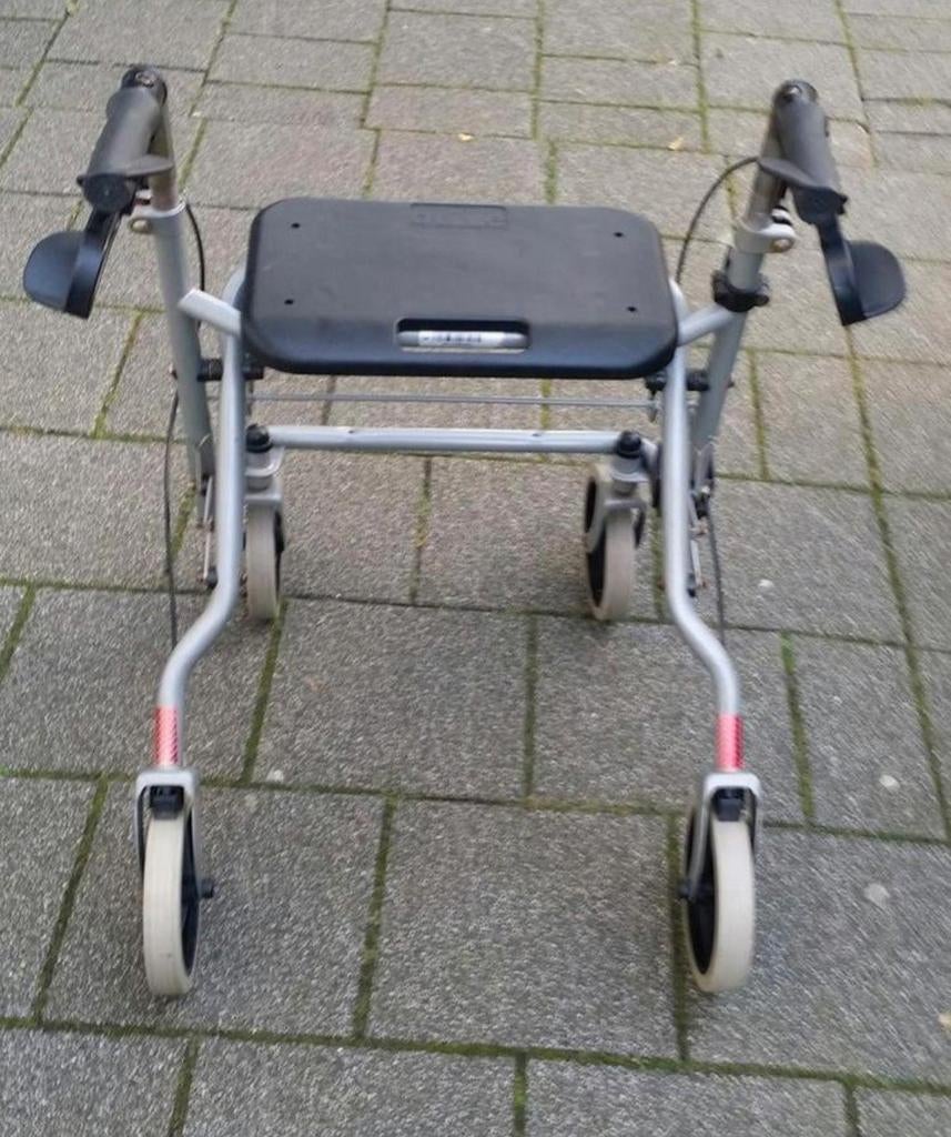 Rolator inklapbaar verstelbaar in goede staat, Diversen, Rolstoelen, Ophalen of Verzenden, Inklapbaar, Duwrolstoel
