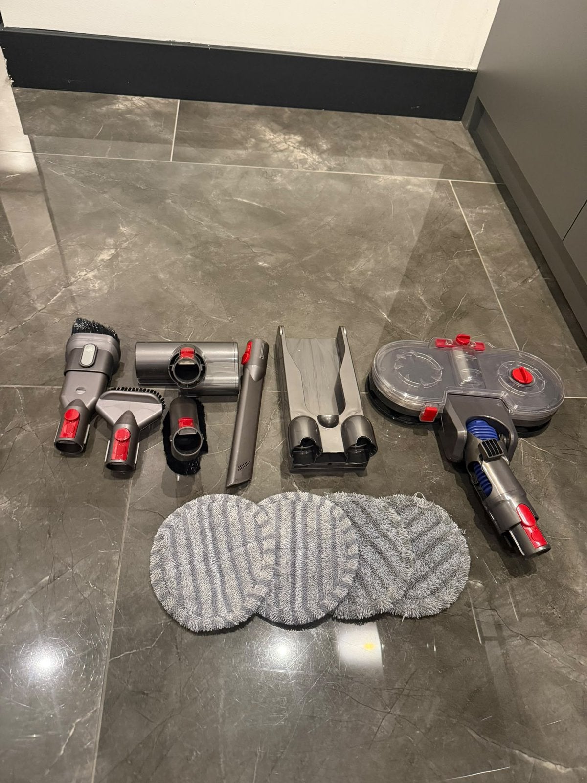 Dyson opzetstukken & mop, Ophalen