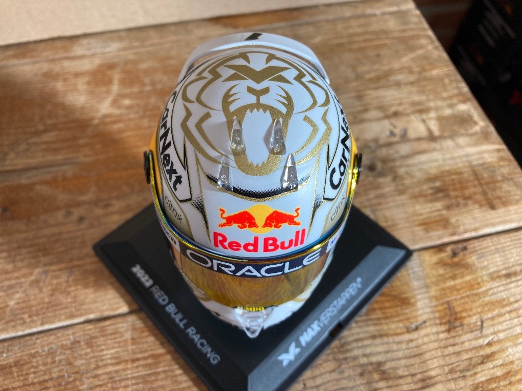 ✅ Max Verstappen 1:4 helm 2022 Seizoenshelm Red Bull RB18, Ophalen of Verzenden, Nieuw, Formule 1