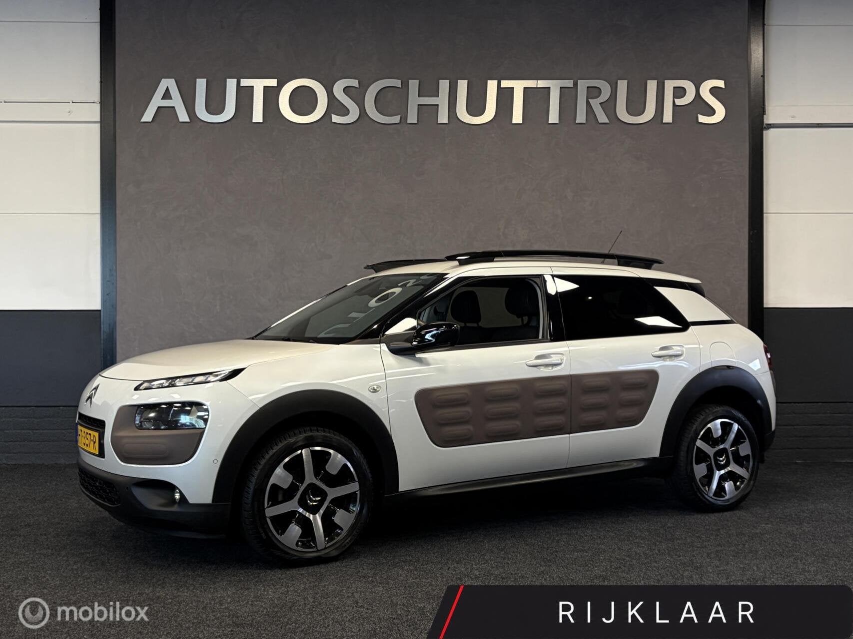 Citroen C4 Cactus 1.2 PureTech Shine NAVI / CLIMA / CRUISE /, Auto's, Voorwielaandrijving, Stof, Euro 6, 1199 cc