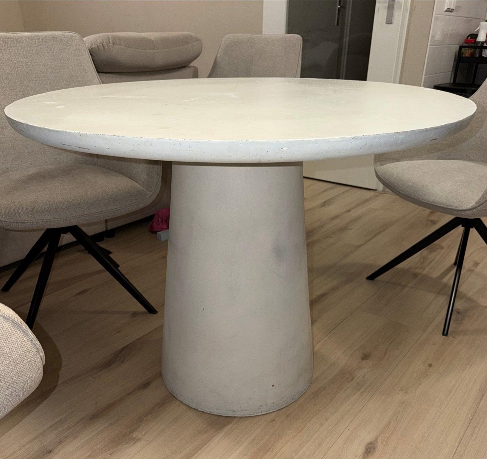 WOOOD Ronde japandi eettafel met vlekken, 100x100x76 cm, Huis en Inrichting, Ophalen, Japandi, Gebruikt, 50 tot 100 cm