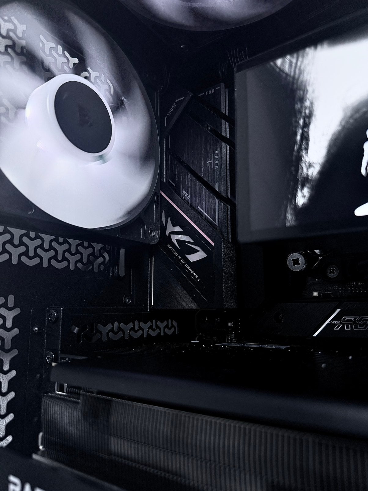 GAME PC | RX 9070 XT | 9700x | 32GB DDR5 | 4TB | 1000w, Met monitor, 32 GB, Virtual Reality, Nieuw