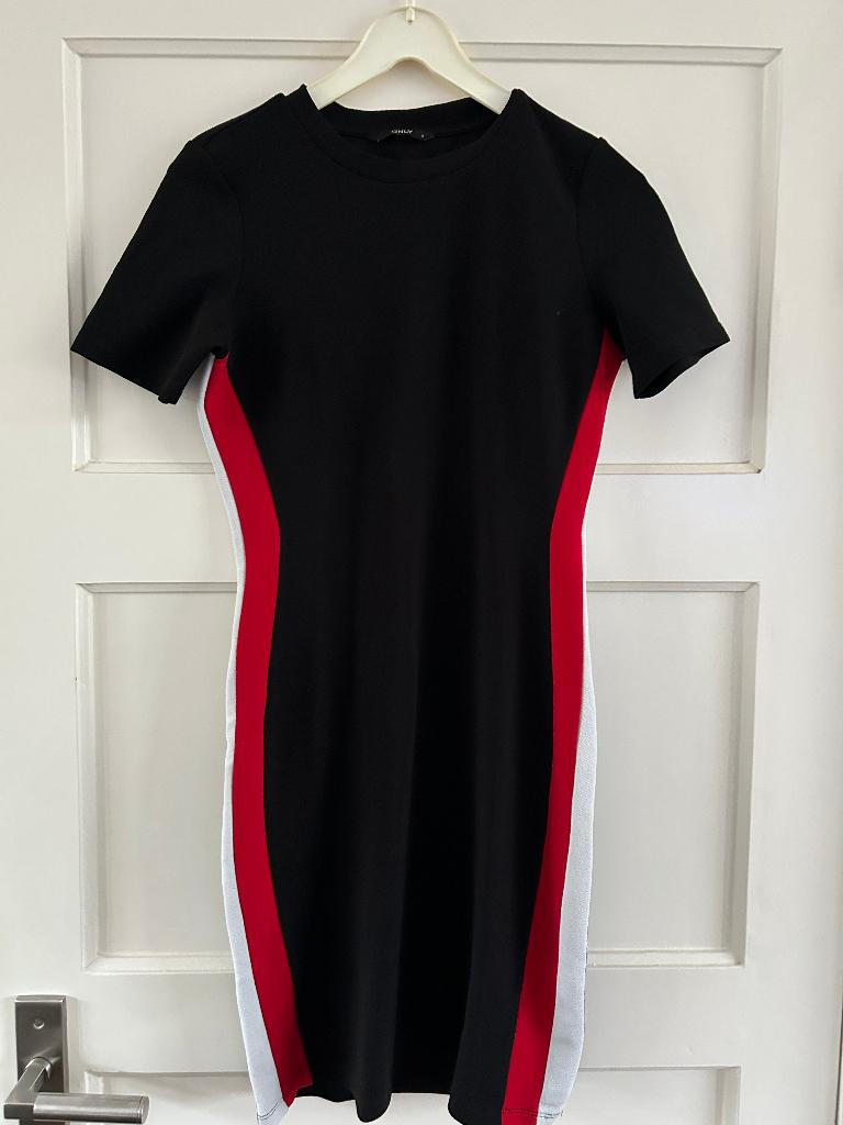 Only jurk zwart met bies maat S, Only, Zwart, Ophalen of Verzenden, Zo goed als nieuw