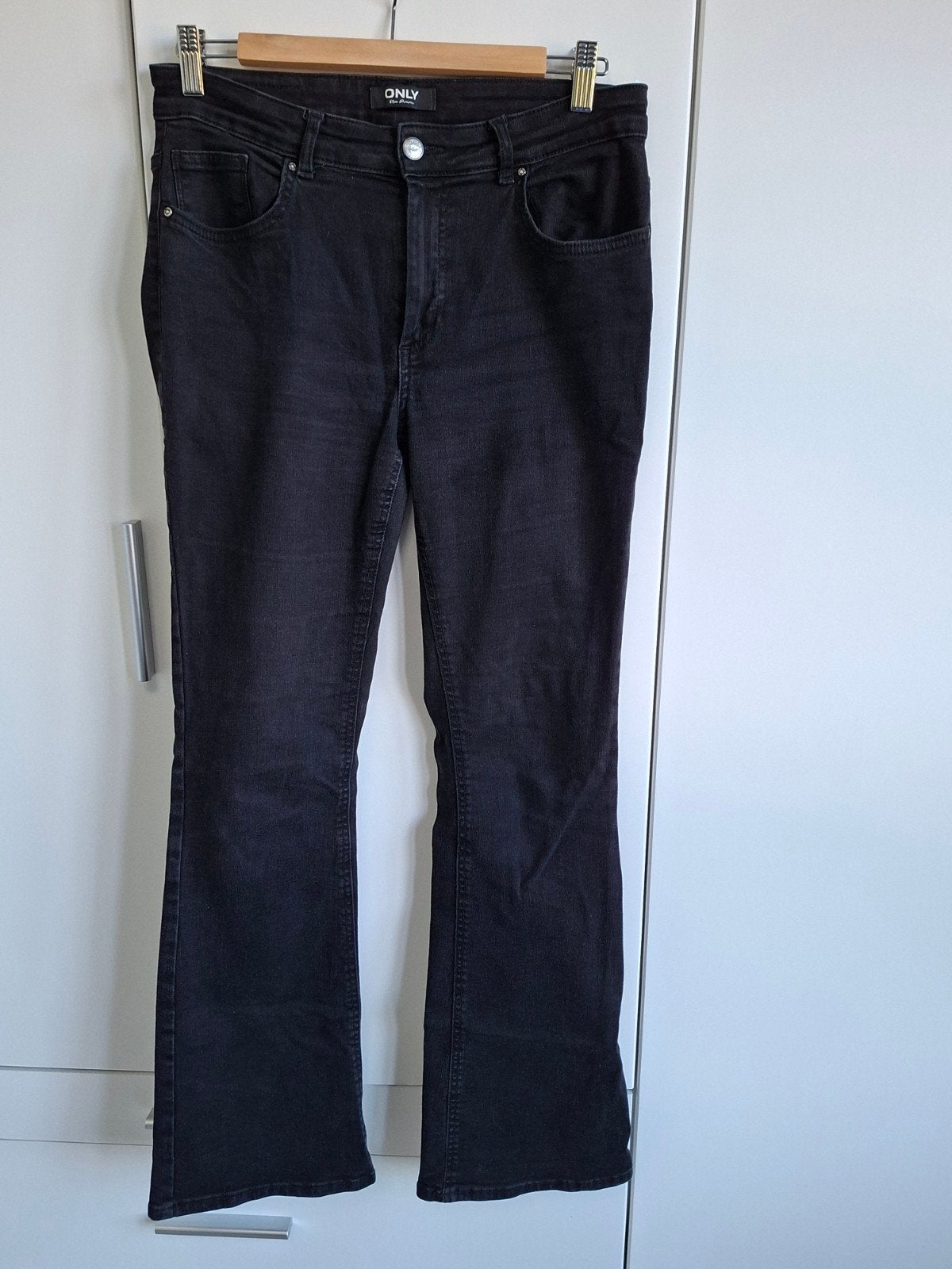 zwarte Only flared broek L/32, Zwart, Ophalen of Verzenden, W30 - W32 (confectie 38/40), ONLY
