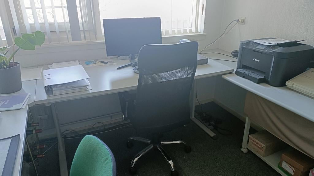 Hoek bureau. Grijze kleur. 3 loze delen, Huis en Inrichting, Bureaus, Ophalen, Gebruikt