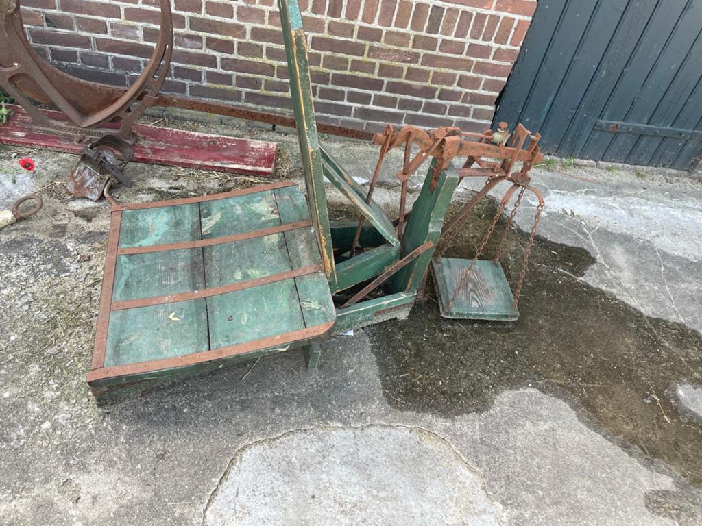 Oude weegschaal en antieke landbouwspullen, Ophalen of Verzenden