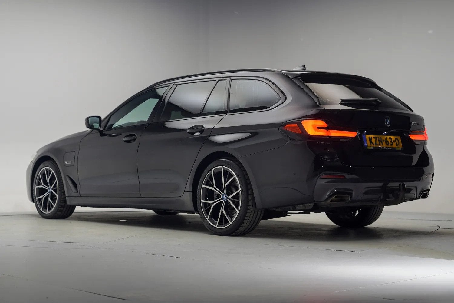 BMW 5 Serie 530e M-Sport High Executive Aut. [ Sfeerverlicht, 1998 cc, Gebruikt, 4 cilinders, Verwarmde buitenspiegels