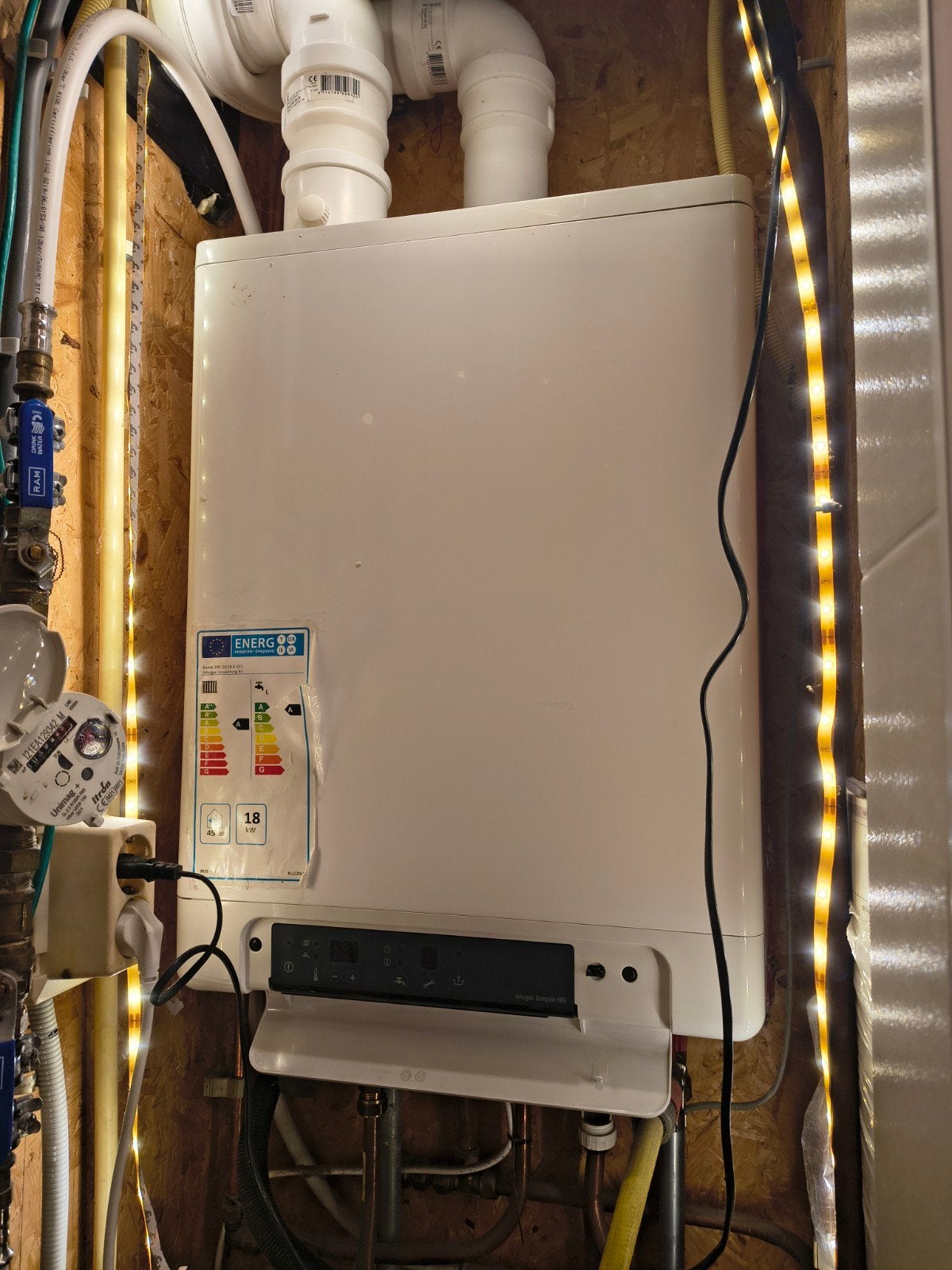 Intergas HRE 24/18 (propaan), Doe-het-zelf en Verbouw, Verwarming en Radiatoren, 30 tot 80 cm, Cv-ketel of Combi-ketel, Minder dan 60 cm