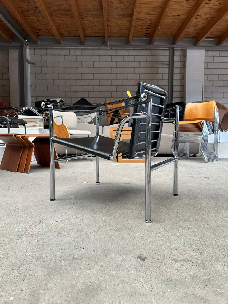 Cassina LC1 fauteuil by Le Corbusier, Ophalen, Gebruikt, Minder dan 75 cm, Vintage