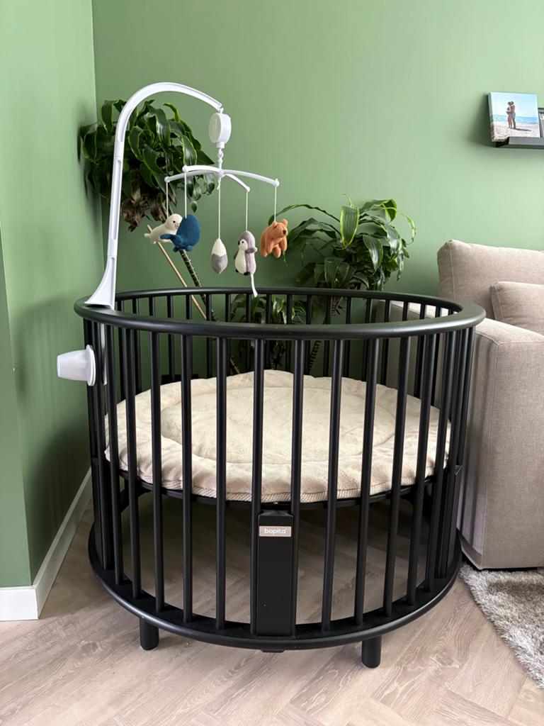 Bopita ronde box, mat zwart inclusief matras & muziekmobiel, Kinderen en Baby's, Boxen, Ophalen, Zo goed als nieuw, Rond, In hoogte verstelbaar