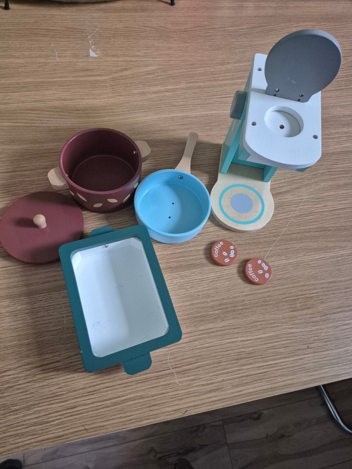 Houten speelgoedkeuken set met koffiezetapparaat en pannen, Kinderen en Baby's, Ophalen of Verzenden, Gebruikt, Hout, Speelkeuken-accessoire
