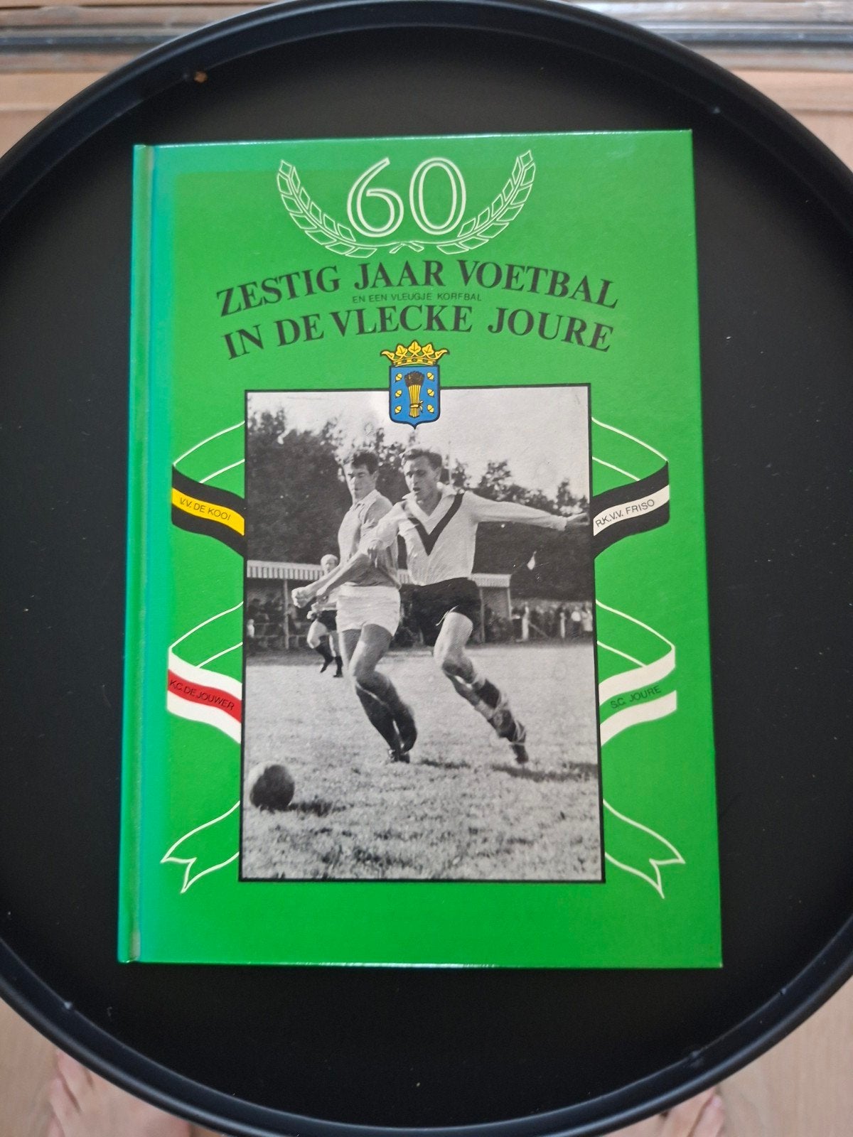 60 Jaar Voetbal in de Vlecke Joure - Gedenkboek, Gelezen, Ophalen of Verzenden, Balsport, P. R. van der Zee