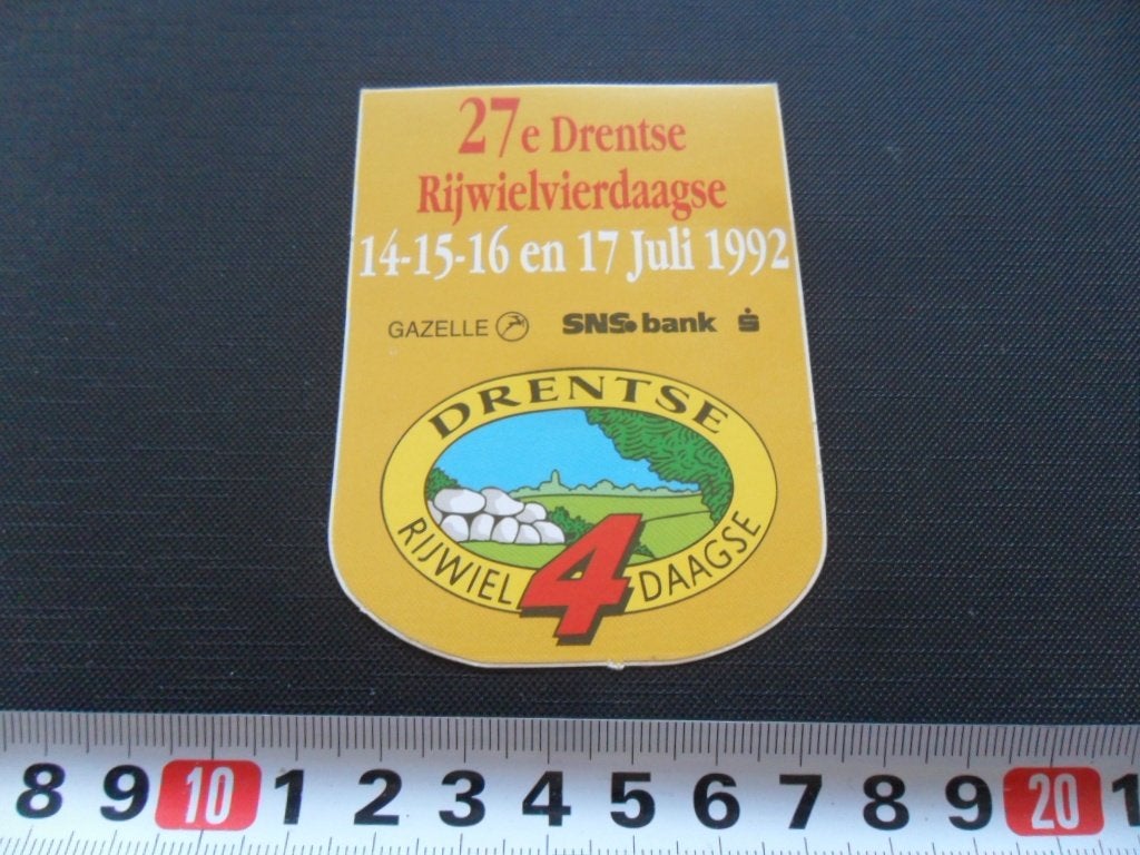 sticker 27e  Drentse rijwiel 4 daagse 1992  GAZELLE SNS Bank, Verzamelen, Ophalen, Zo goed als nieuw
