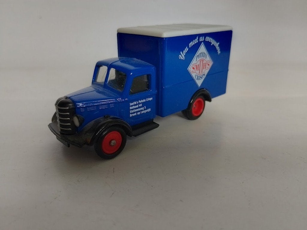 Bedford van , Smiths chips, Lledo nr 904, Ophalen of Verzenden, Nieuw, Bus of Vrachtwagen, Overige merken