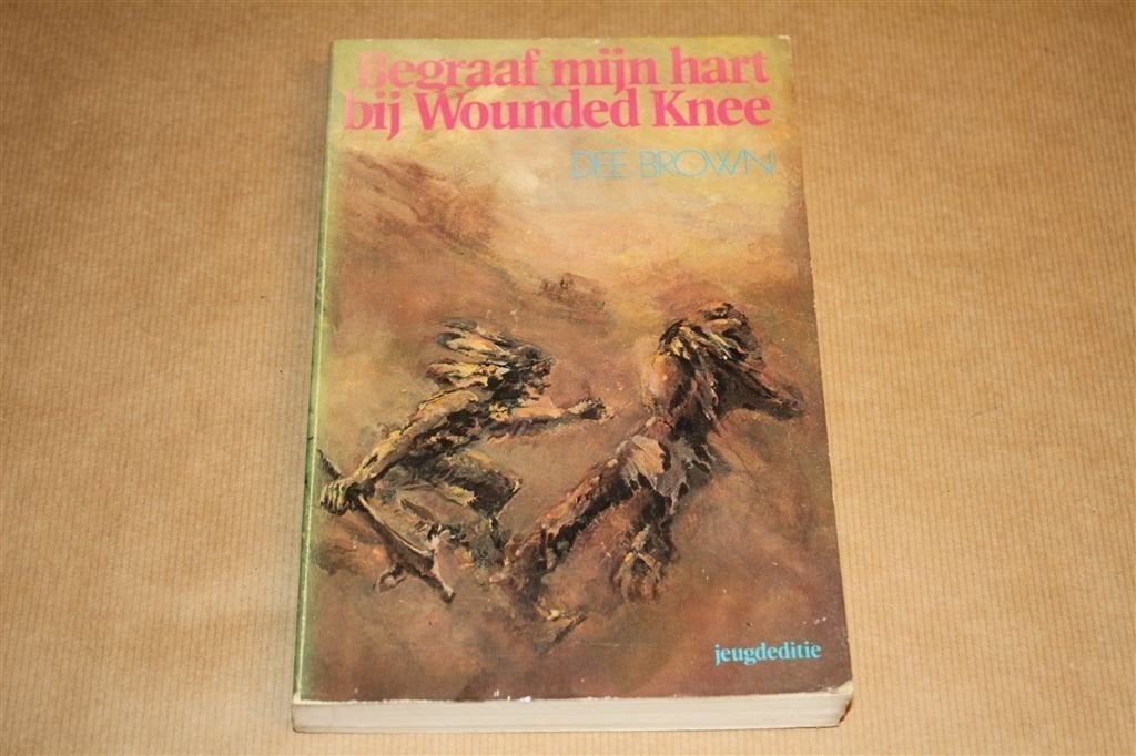 Begraaf mijn hart bij Wounded Knee. Indiaanse gesch., Boeken, Ophalen of Verzenden, Gelezen, Europa