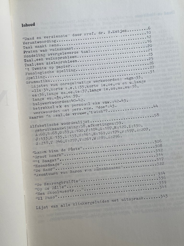 Woordenboek Twents-Nederlands / 1983    -   TWENTE, Overige uitgevers, Ophalen of Verzenden, Zo goed als nieuw, Overige talen
