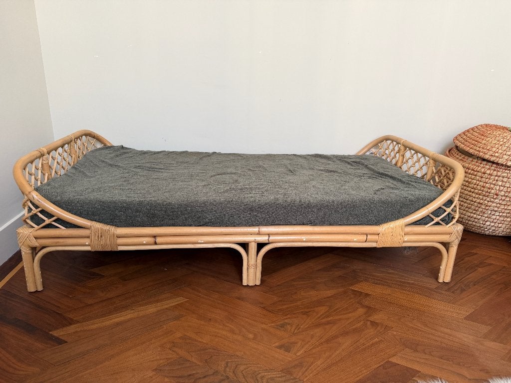 Rotan kinderbedje incl matras, Ophalen, 70 tot 85 cm, 140 tot 160 cm, Zo goed als nieuw