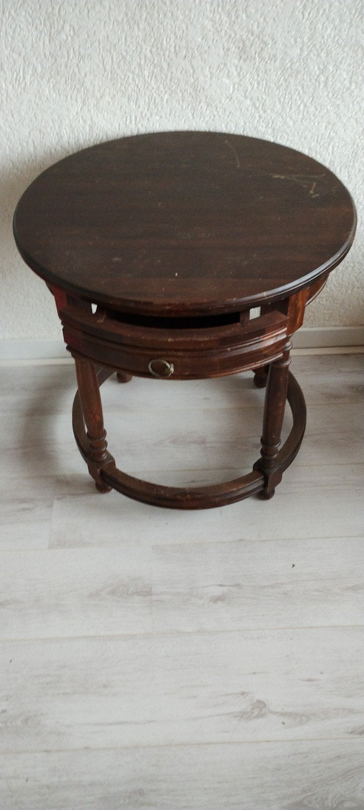 Antieke houten ronde bijzettafel met lade, Ophalen