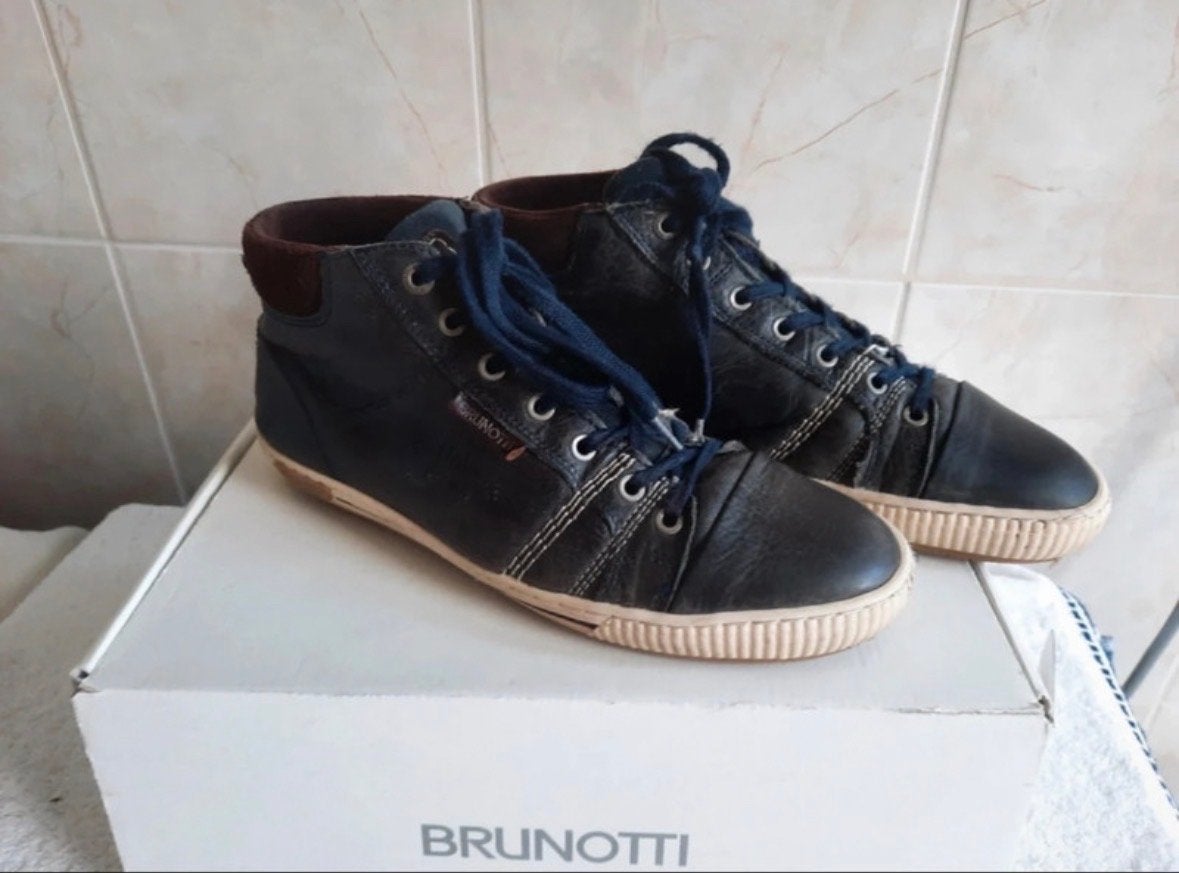 Nette Brunotti schoenen - Maat 40, Kleding | Dames, Schoenen, Ophalen of Verzenden, Gedragen, Zwart, Sneakers of Gympen