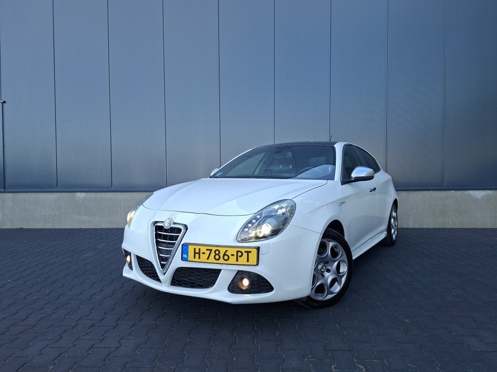 Alfa Romeo Giulietta 1.4 T Distinctive | Schuifkanteldak | G, Auto's, Euro 5, Gebruikt, 4 cilinders, Leder en Stof