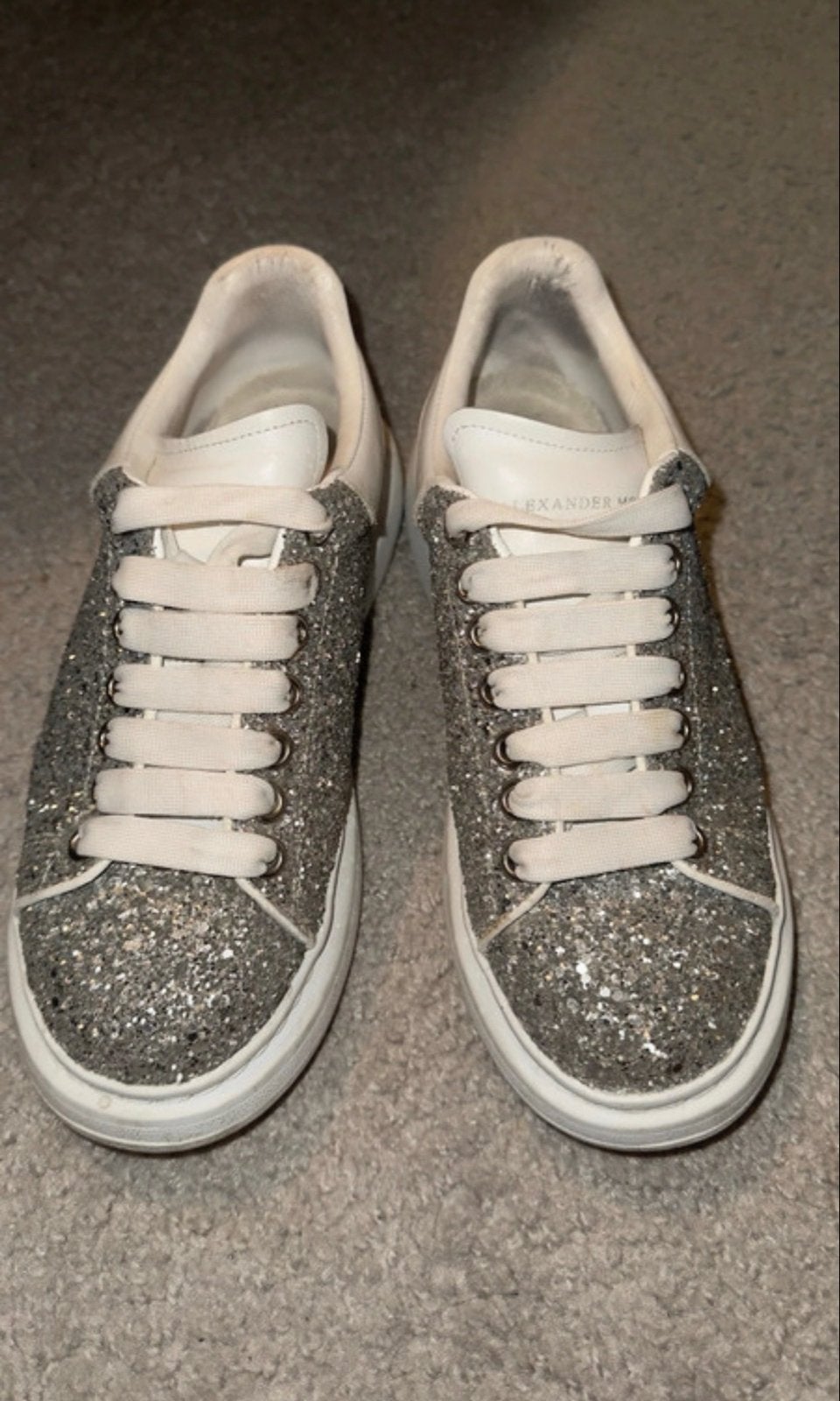 Alexander McQueen zilveren sneakers, maat 40 (valt als 39/39, Ophalen of Verzenden, Gedragen, Overige kleuren, Sneakers of Gympen