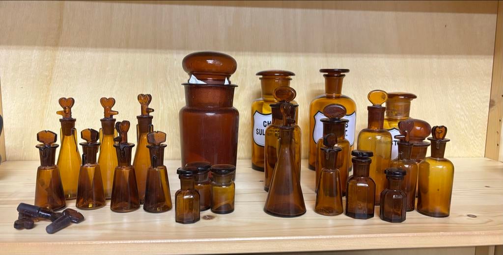 Collectie oude apotheek flesjes, Ophalen