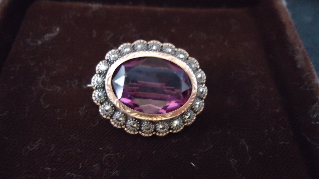 Zilveren Zeeuwse broche met Amethist en goud accenten, Verzenden, Minder dan 4 cm, Zo goed als nieuw, Zilver