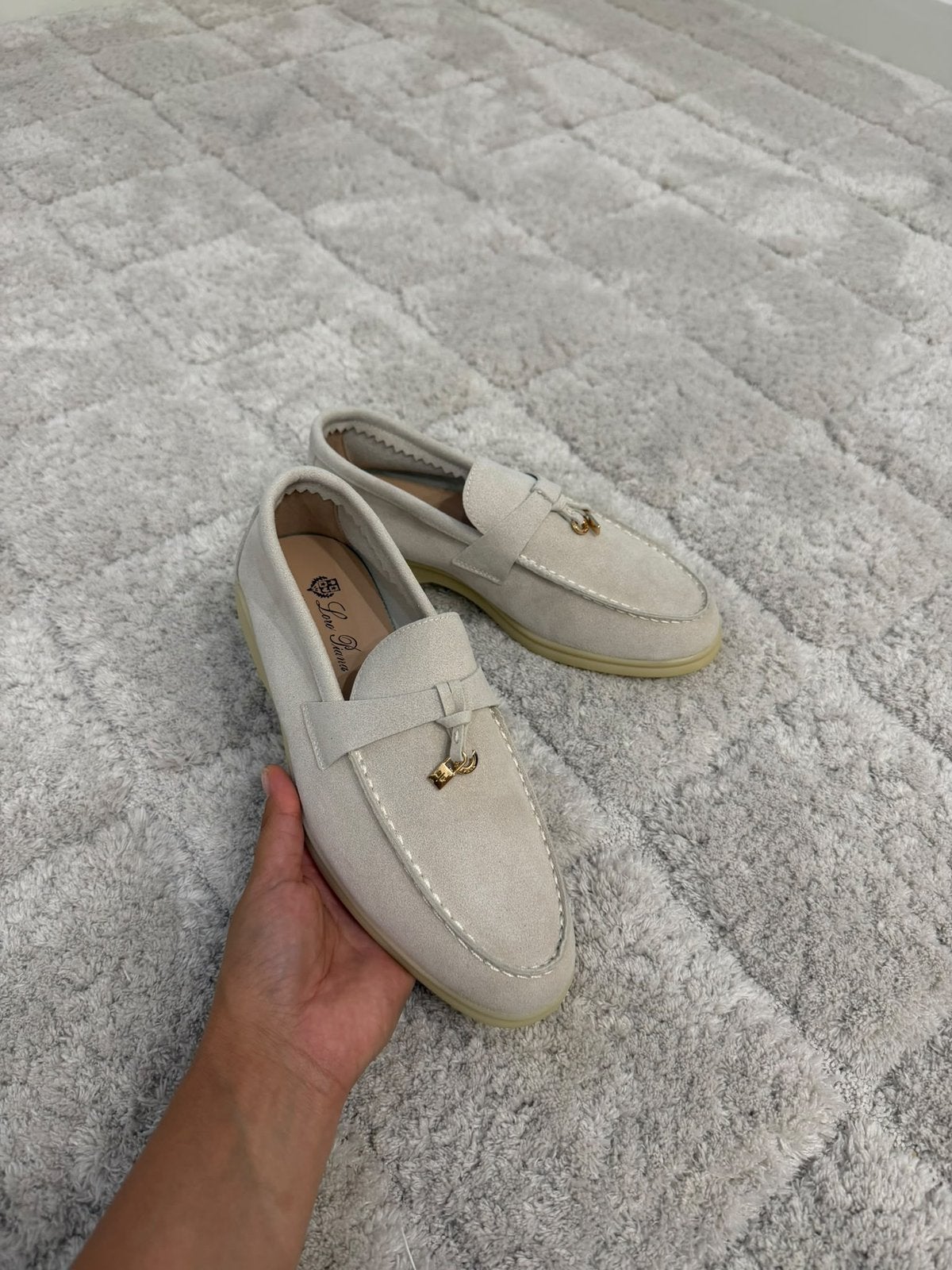 Loro piana beige maat 38 en 39, Kleding | Dames, Ophalen of Verzenden, Zo goed als nieuw, Beige, Sneakers of Gympen