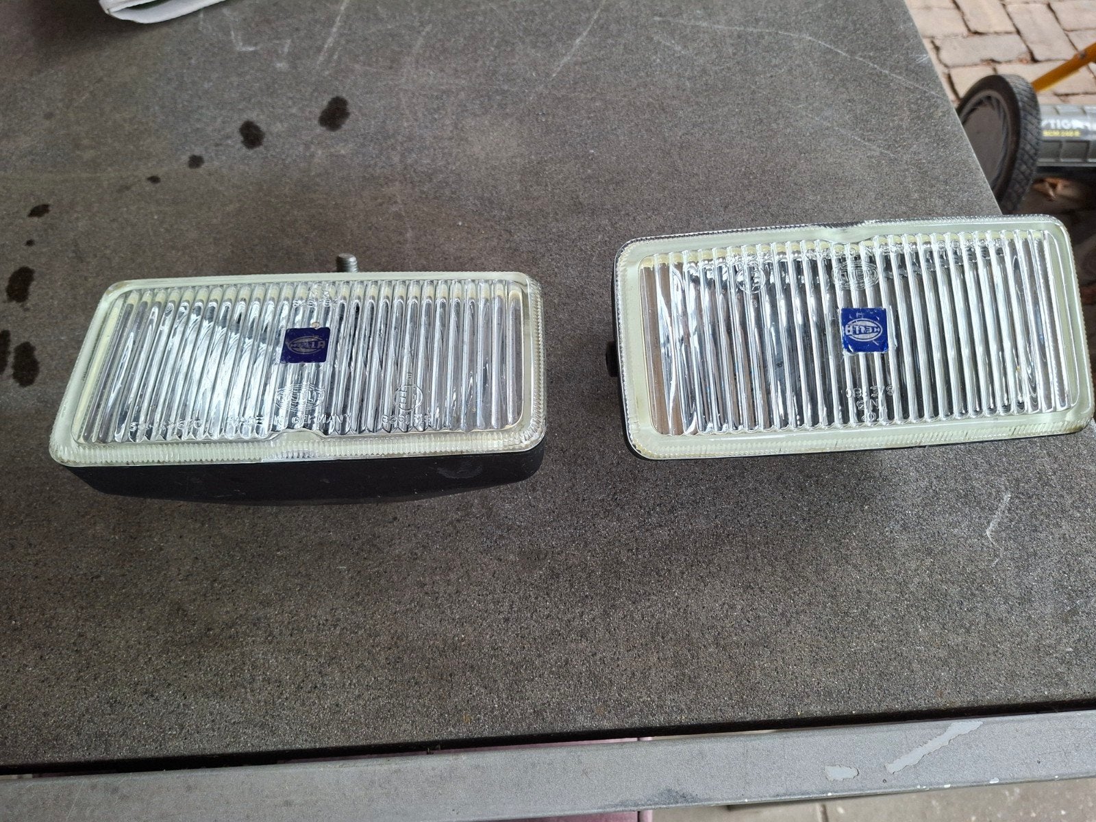 Set  2 HELLA Breed / Ver Stralers - Vintage Oldtimer Lampe, Ophalen of Verzenden, Gebruikt