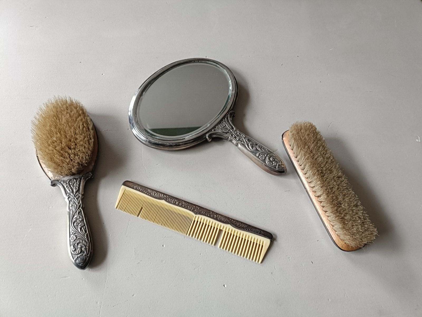 Vintage/antieke make-upspiegel en borstelselset, Ophalen of Verzenden, Gehele gezicht