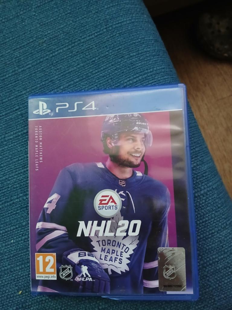 PS4 NHL 20 & NBA 2K20 (inruil voor Minecraft), Ophalen, 2 spelers, Zo goed als nieuw, Eén computer