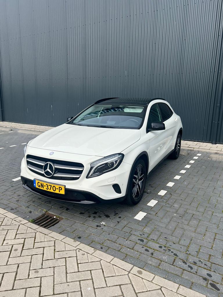 Mercedes-Benz GLA 180 Automaat | Panoramadak | Navi | Cruise, Navigatiesysteem, 4 cilinders, 715 kg, 1200 kg